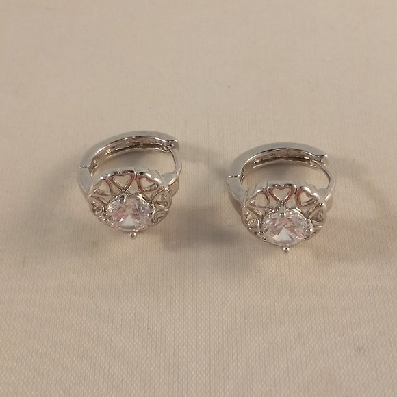 18K White Gold Filled Flower Heart Carved Diamond Topaz Zircon Hoop Earrings - Picture 2 of 4